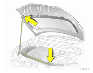 Opel Zafira. Capot moteur