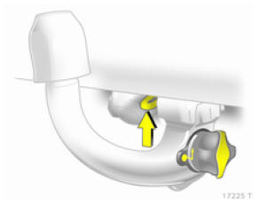 Opel Zafira. Insertion de la barre d'attelage